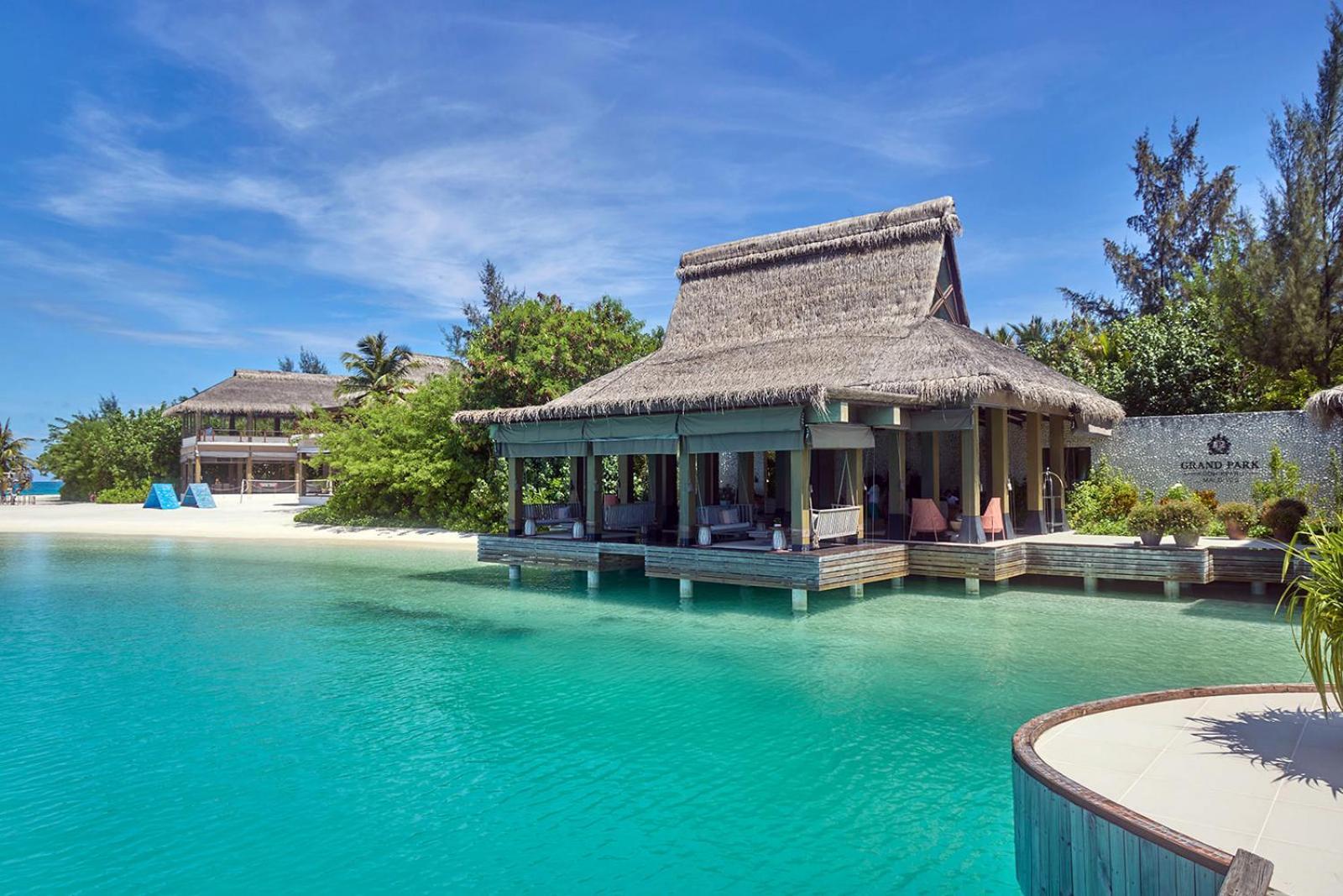 Grand Park Kodhipparu Maldives Hotel Baros Island Exterior foto